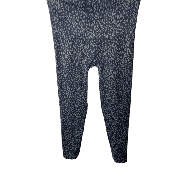 Spanx Look At Me Now Seamless Leggings in Animal Print XL - Picture 2 of 5
